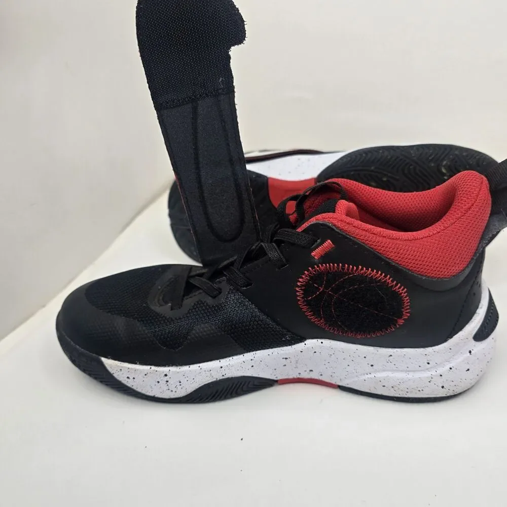 Nike Kids' 5Y Team Hustle D 11 Basketball Shoes Hook & Loop Strap Black Red